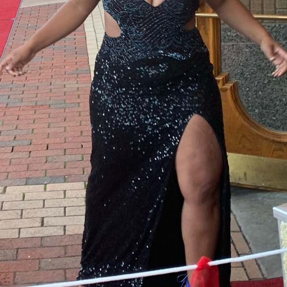 Prom/Evening Gown, Black with iridescent sequins. - Picture 3 of 6